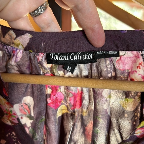 NWT Tolani Collection Button Down Long Sleeve Ruffle Cuff Amity Floral top Sz M - Picture 7 of 10
